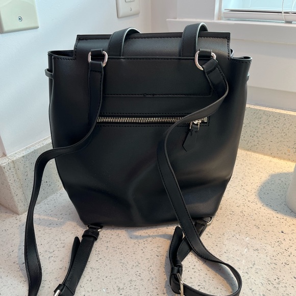 guess leather backpack - Picture 3 of 3